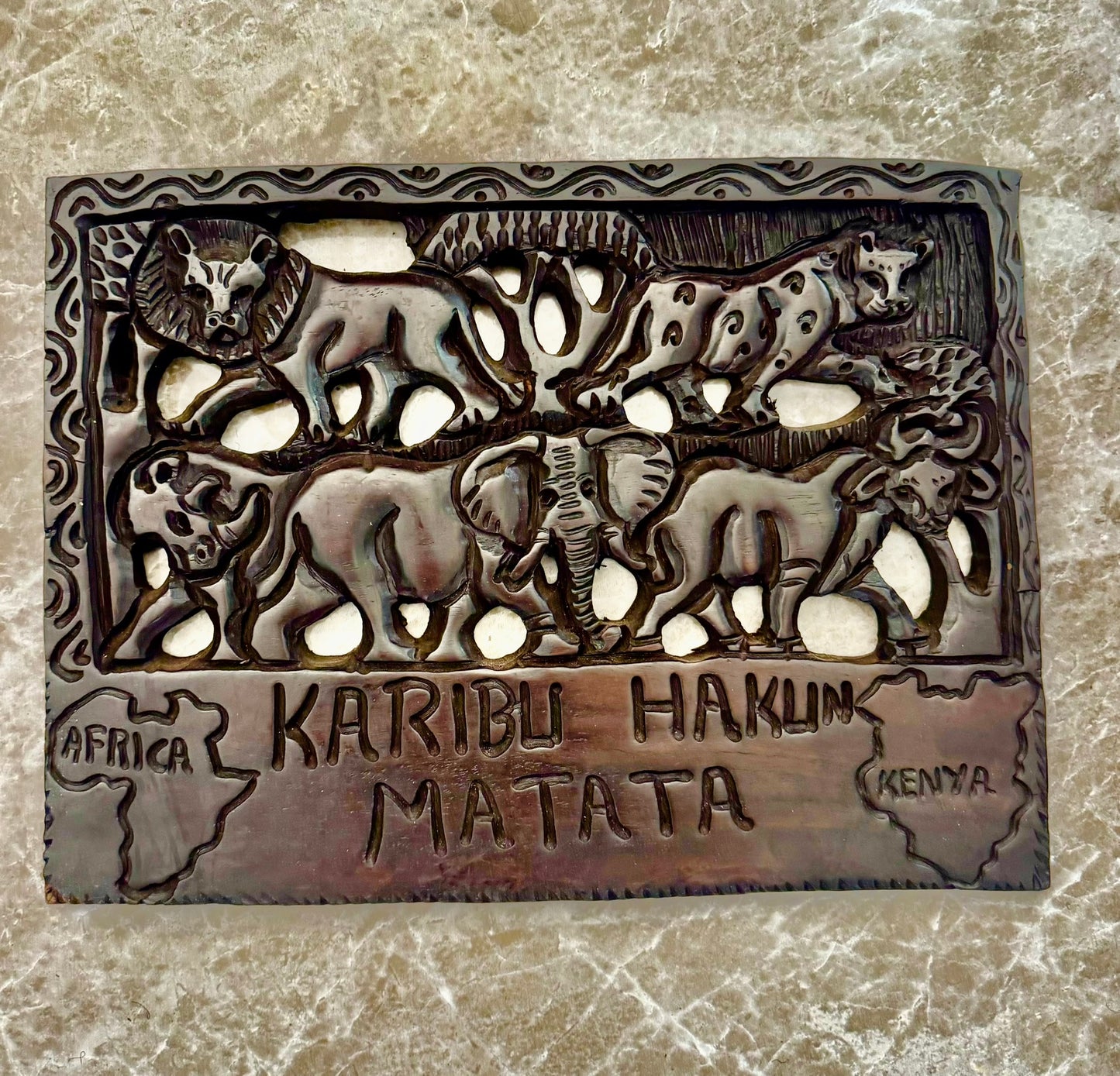 "Hakuna Matata" Wooden Wall Decor – Hand-Carved Big Five Safari Animals